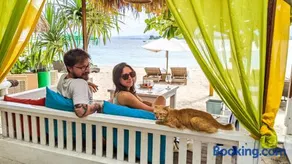 Zipp Bar Restaurant & Bungalows - Image 4