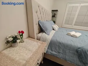 Modern Private Room near Don Mills & Fairview Mall - Image 3