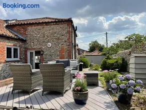 Newly Refurb Cottage Mile From Blakeney Village Pub and Restaurant - Image 4