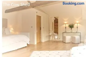 The Coach House Denton - Image 3