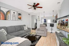 Spacious Family Retreat - Churchill Downs & Downtown - Image 4