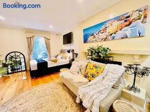 Cozy Self Contained Studio with Seperate Spacious Living room -Just a Stone's Throw from Newly Renovated Knox Westfield in East Melbourne - Image 1