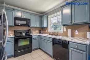 Homely & Alluring 5 bedrooms in Atlanta - Image 4