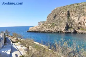 Superior Xlendi Lungomare Apartment - Image 3