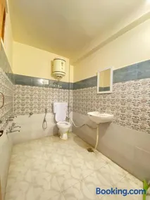 Pine Tower Inn - Image 4