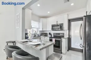 Casa Belle 3br W Pool & Bbq 10 Mins To Beach - Image 2