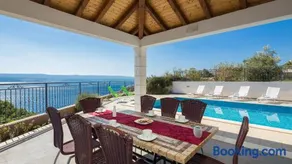 Beachfront Apartments Lara - Image 4