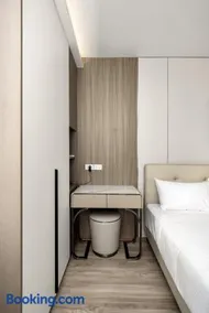 Inviting Modern Tiny Home 8 Min Walk to Station - Image 1