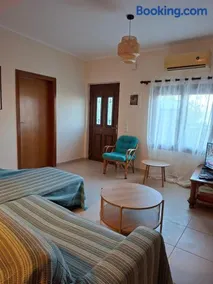 Cosy 2Bedroom House Sea View & Garden in Petalidi - Image 4