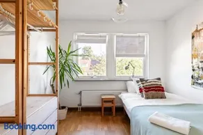 Spacious Family Home with Backyard - Image 2