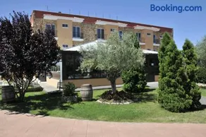 Hotel Cuatro Calzadas - Image 3