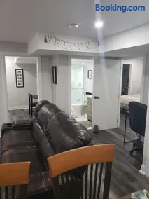 Velohome - 3-Bed, 2-Bath Home - Image 4