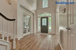 New!4BR with Easy Access to all Woodlands Amenities - Image 4