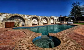 Luxurious Villa by the sea - Image 4