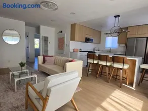 Coral Cove Walk to Beach & Downtown Oceanside New 2Bedroom Apartment - Image 2