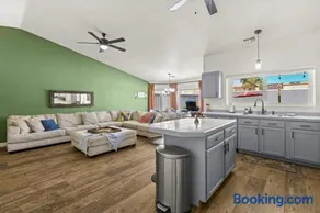 FRESHWATER FUN - Pet & Family Friendly with Great Location! - Image 1