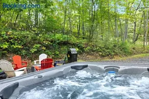 Wooded cabin w hot tub & BBQ grill - Image 2