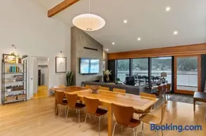 Lakefront Luxury Stunning Views Dock Hot Tub - Image 3