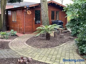 Cosy Cabin, hidden from the main house - Sleeps 2 - EV - Image 4