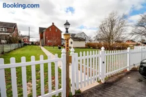 Spacious Group Stay Near Gettysburg Room for All & Easy Day Trips Nearby - Image 1
