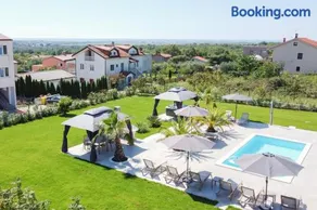 Villa Esea: Poolside Paradise & Relaxing Retreats - Image 3