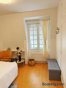 Signature Residence, 5 Bedroom Detached House 1000 square meters,15 min to Paris by Metro - Image 3