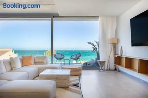 Luxury Villa Lumina with Arcade & Pool Table, PS5 - Image 1