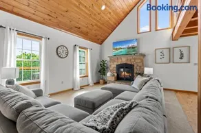 Mountain Serenity Retreat - Image 4