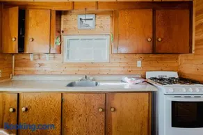 Charming Lakeview Family Resort in Katchwanooka with Private BBQ and firepit - Image 3