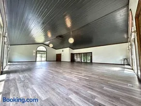 12,700 sf 8 Room Mansion on 18 acres - Image 3