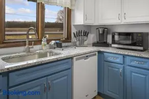 3BR/2BA Lakehouse 10 min to town - Image 4