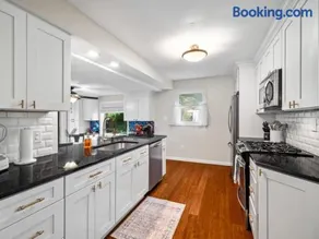 4 Bedroom Pool and Hot Tub Home Near Cleveland - Image 3
