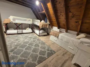 Chalet con encanto Jardín y Parking Privado - Image 5