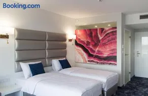 Ferry Resort - Image 4