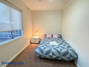 Comfortable Family Stay in the Heart of Ringwood - Image 3
