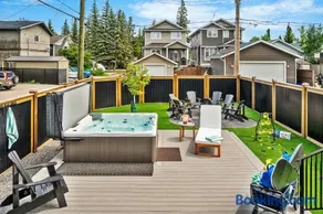 The Shoreline a Luxury Escape with Rooftop & Hot Tub - Image 2