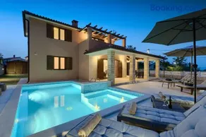 Villa Gloria, villa with heated pool - Image 2