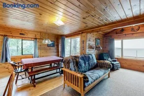 Lake front home with privately shared dock for the homes in this complex - Image 1
