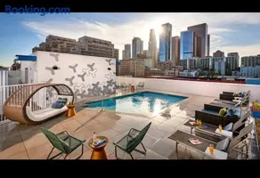 Cozy 3bed Condo with balcony and a rooftop pool - Image 1