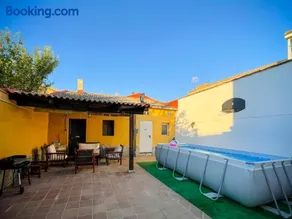 Casa El Arrabal, casa con chimenea, piscina y patio - Image 1