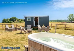 Saltmarsh Hut - Image 2