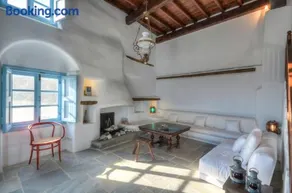 Unique Beachfront Cycladic Villa @ Agios Prokopios - Image 2