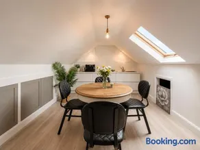 Charlettes Lodge - Image 3