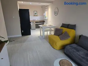 Apartment Cherry - Image 3