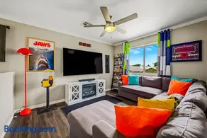 Family Fun 4 bedroom House Close to Everything - Image 2