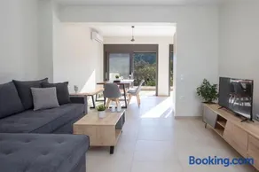 Amelie's Luxe Apartments - Image 3