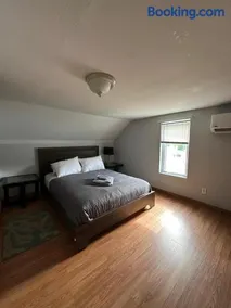 Private Room Lakeview House- Westmount - Image 2