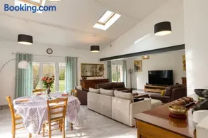 Exceptionnelle maison familiale avec piscine - Image 3