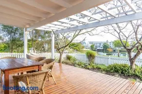 Peaceful Parkland Home on Thesen Islands - Image 1