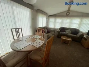 6 Berth Caravan Skegness Highfields and the Haven - Image 3